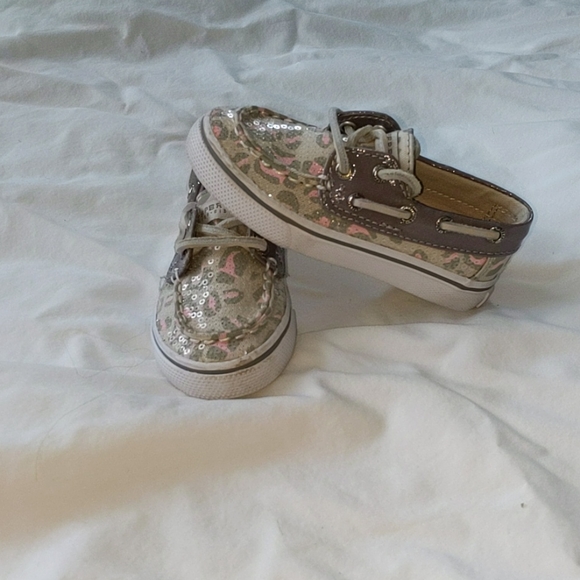 Girls size 6 1/2 sperry top sider - Picture 2 of 3